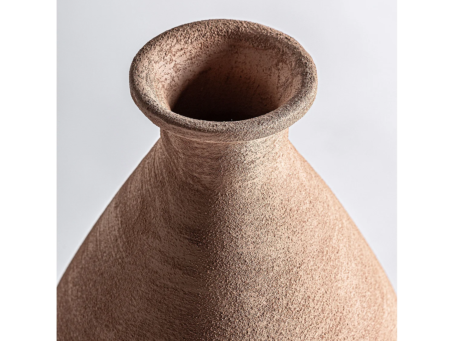 Vase en céramique marron  en 24x24x62 cm