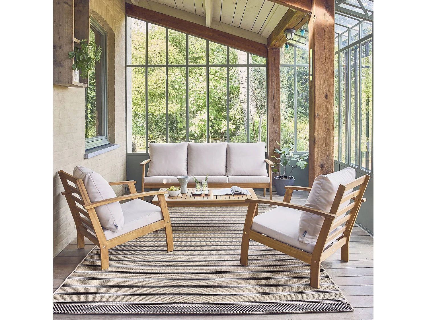 Salon de jardin USHUAIA 5 places écru en bois d'acacia. un canapé. une table. deux fauteuils