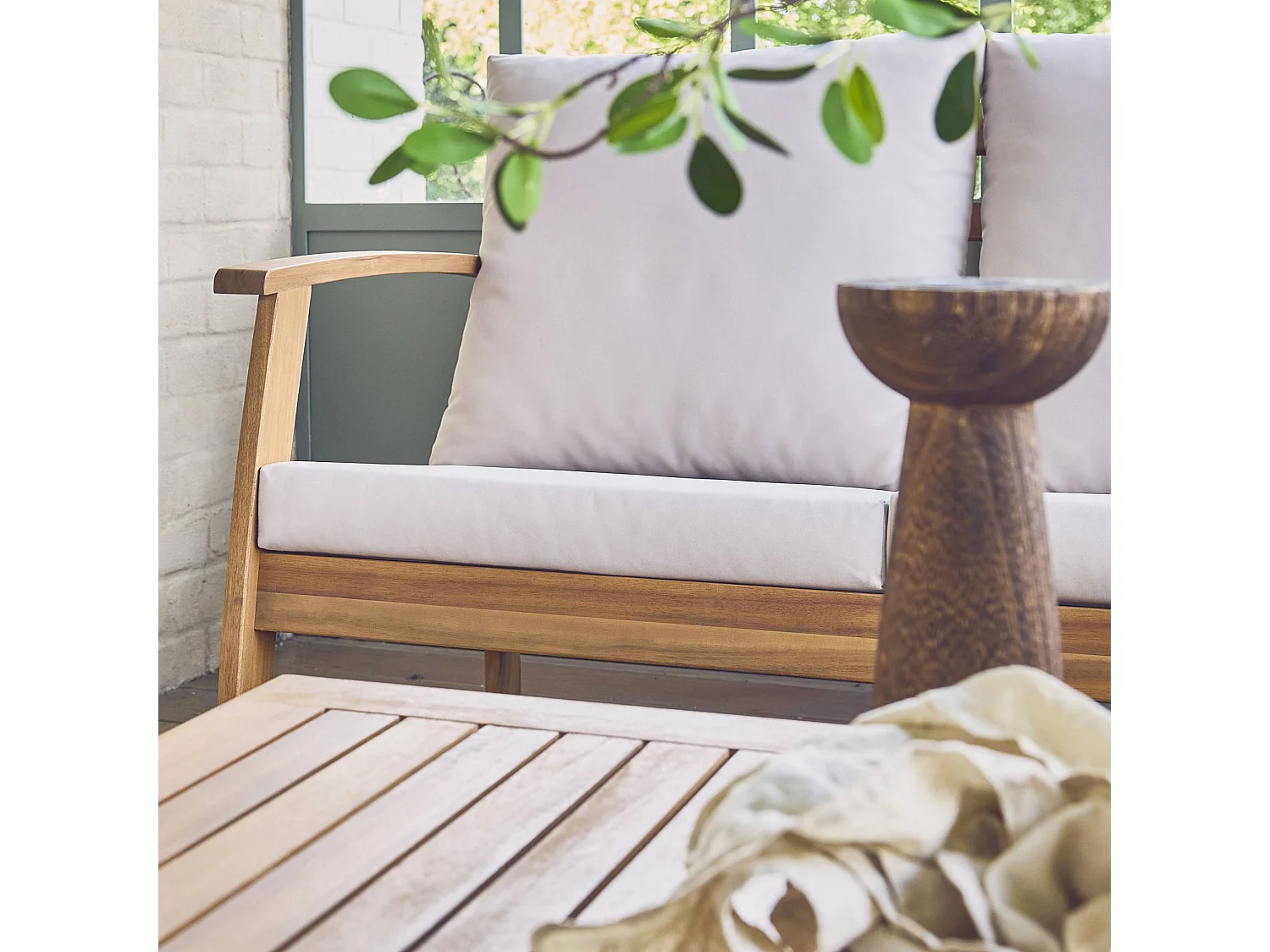 Salon de jardin USHUAIA 5 places écru en bois d'acacia. un canapé. une table. deux fauteuils