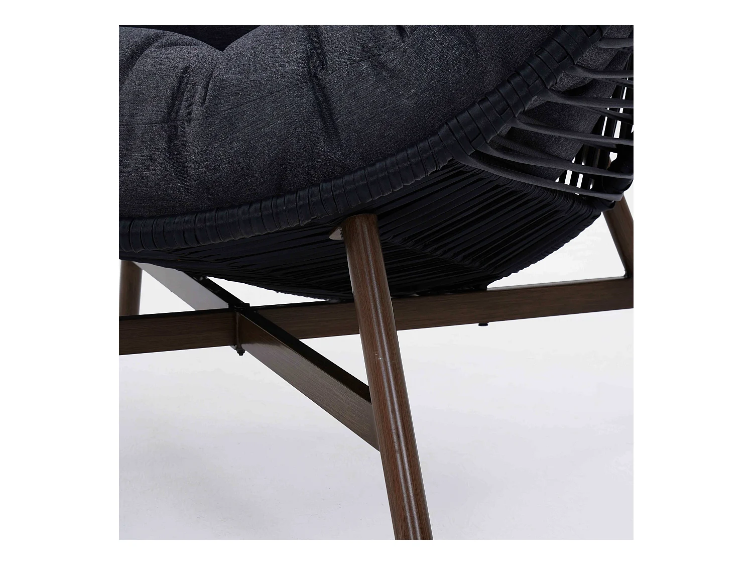 Egg tuinfauteuil op kunststof rotan onderstel 142 cm zwart