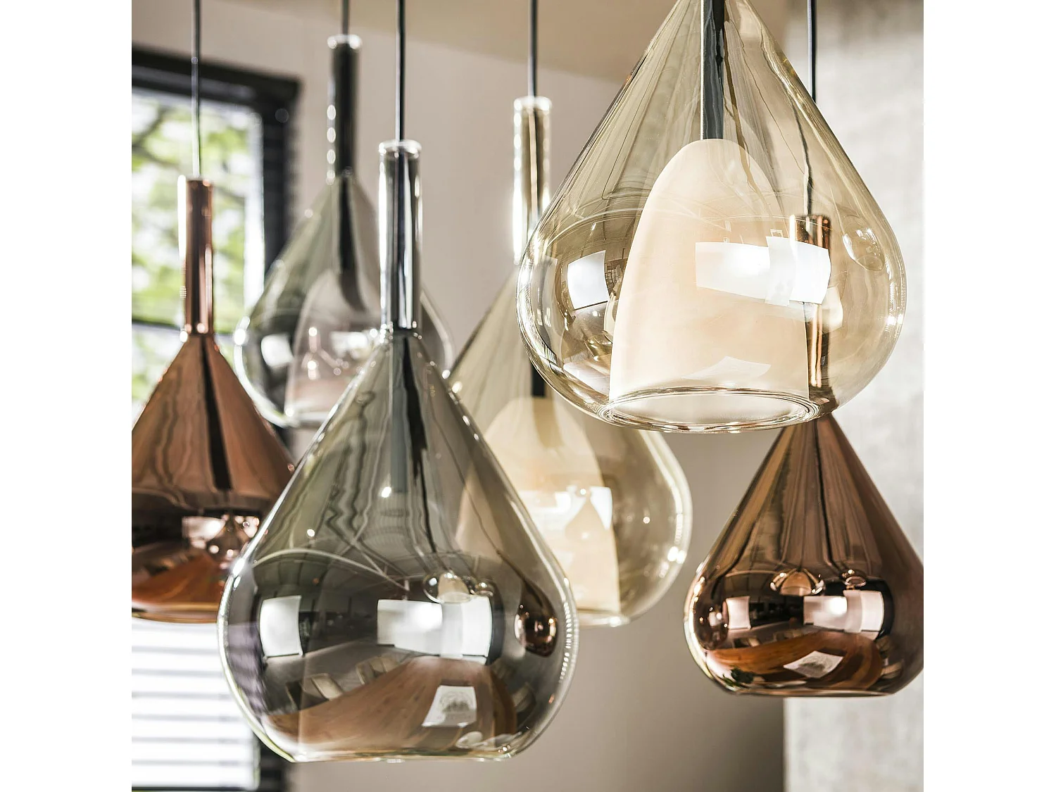 Suspension en verres assortis forme goutte 7 abat-jour NIAGARA