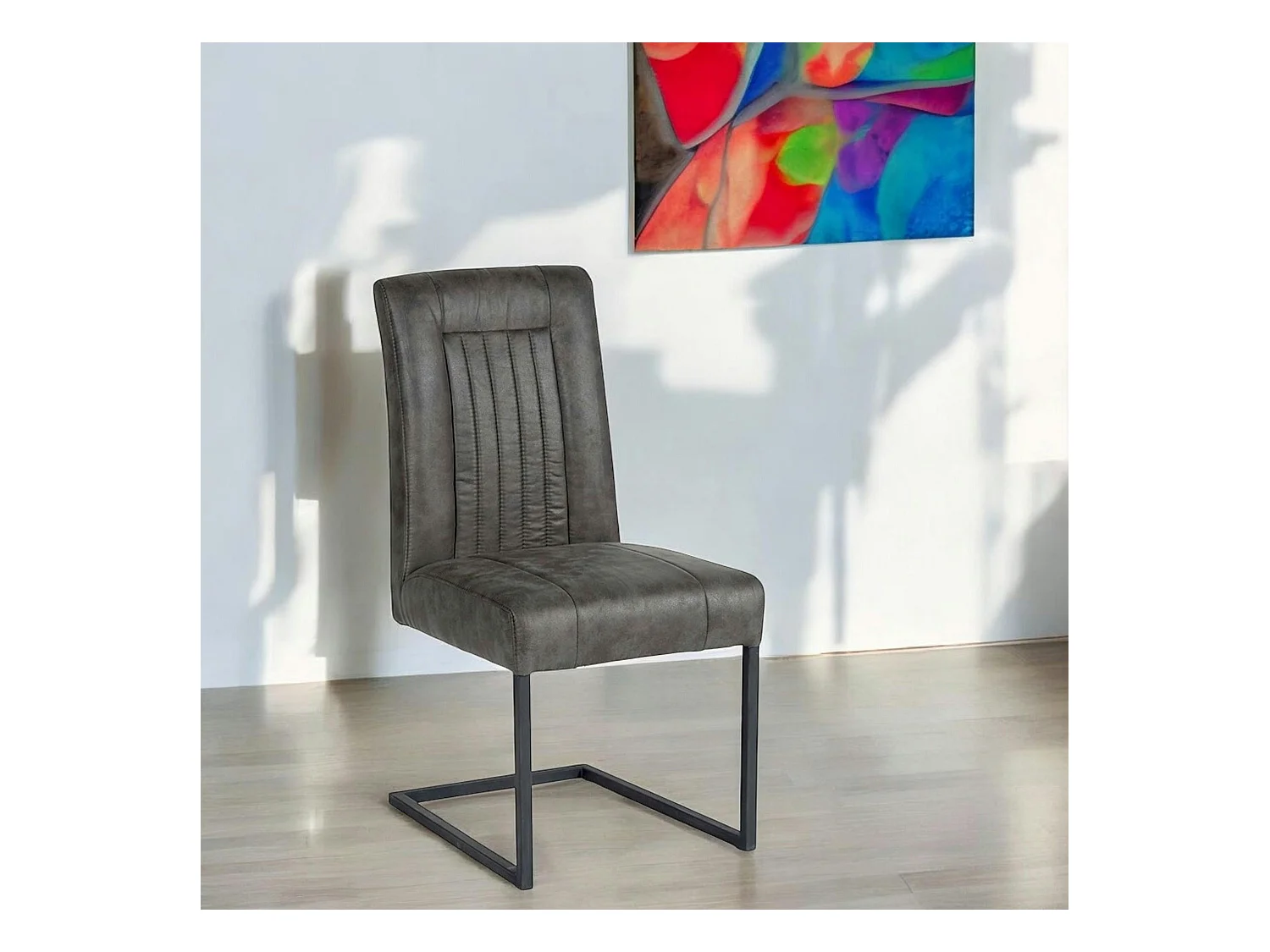Chaise en tissu microfibres gris et pieds métal noir