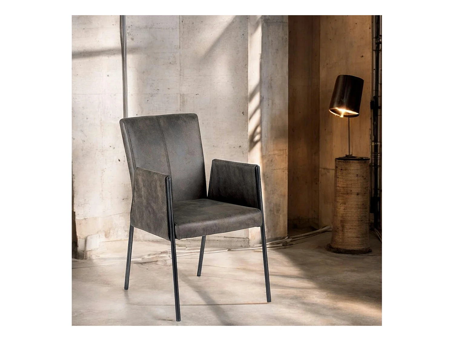 Chaise fauteuil avec accoudoirs tissu microfibres gris et pieds métal noir