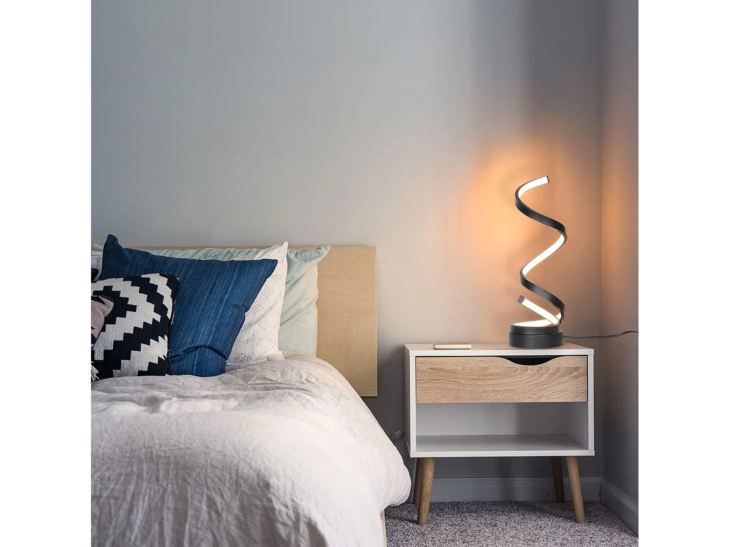 NETTLIFE lámpara de mesa LED regulable táctil para mesilla de noche, moderna de 12W con un diseño negro de 1,6 metros.