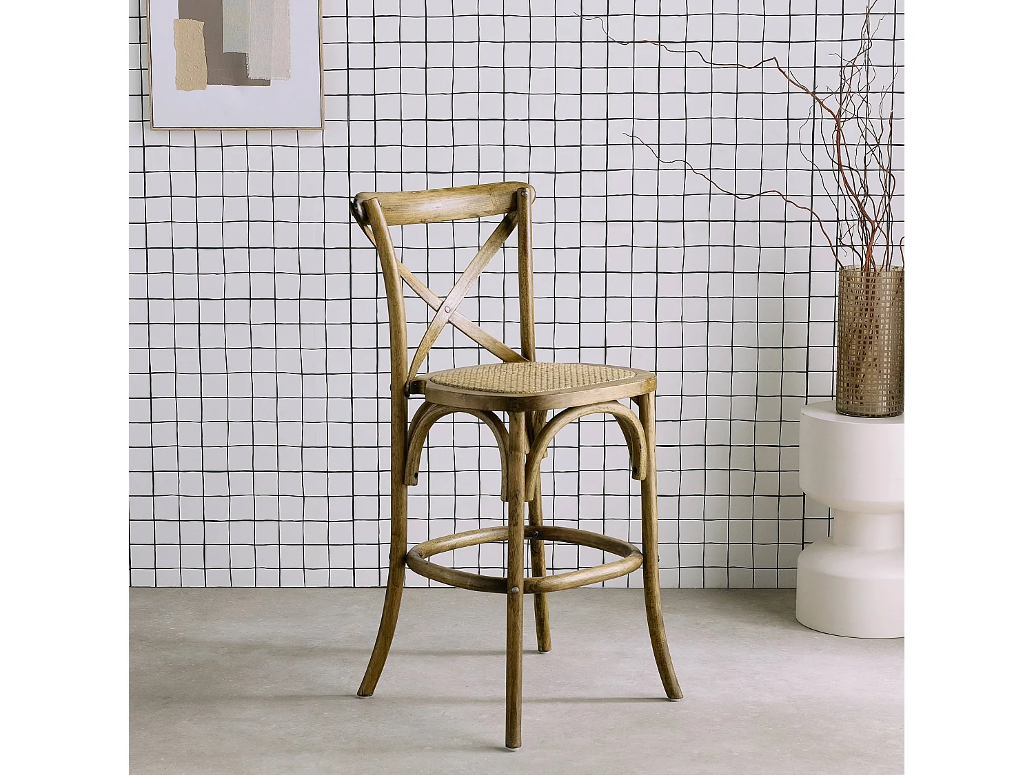 Tabouret de bar bistrot vintage en bois marron vieilli avec repose-pieds