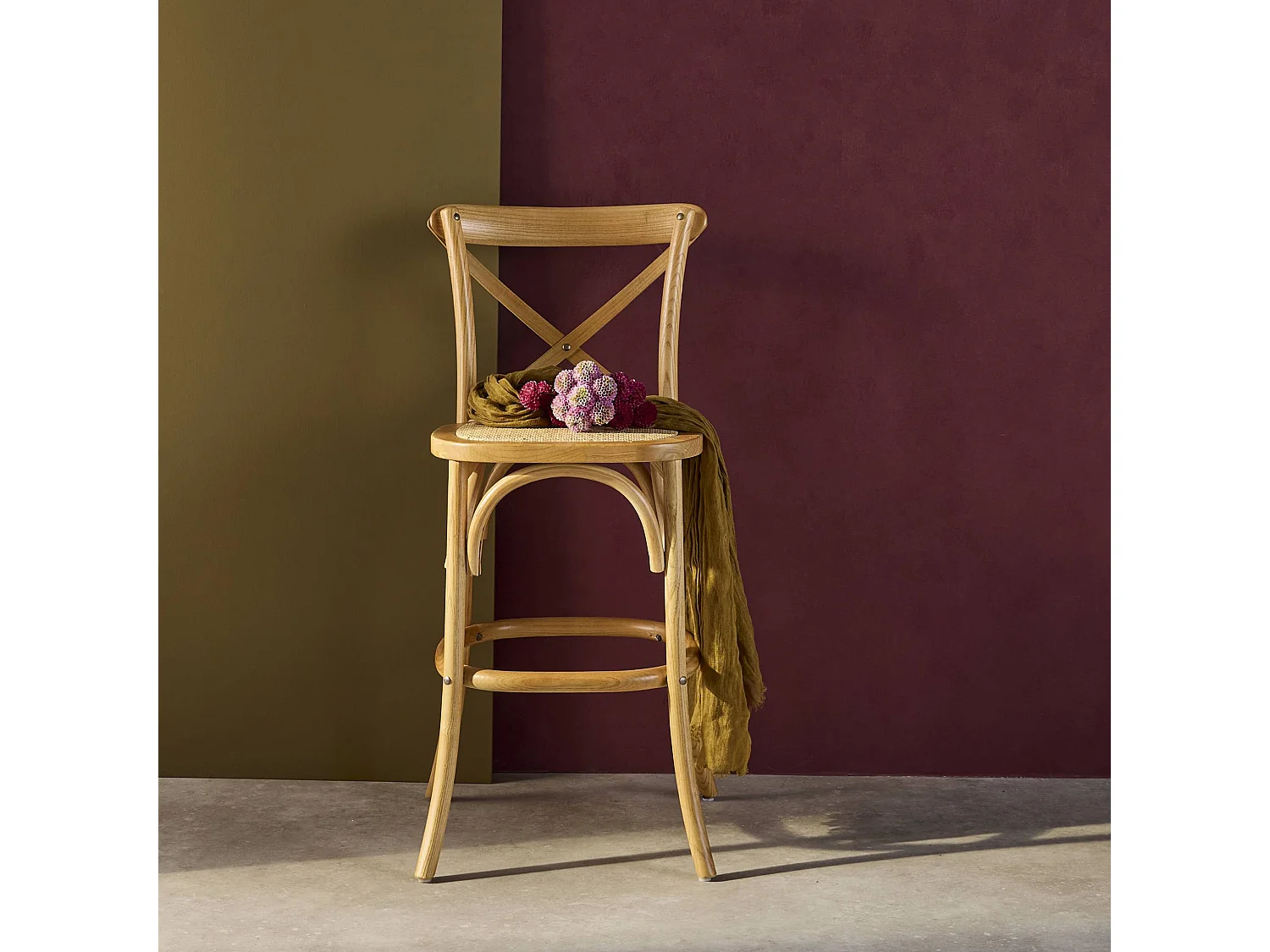 Tabouret de bar bistrot vintage en bois naturel avec repose-pieds