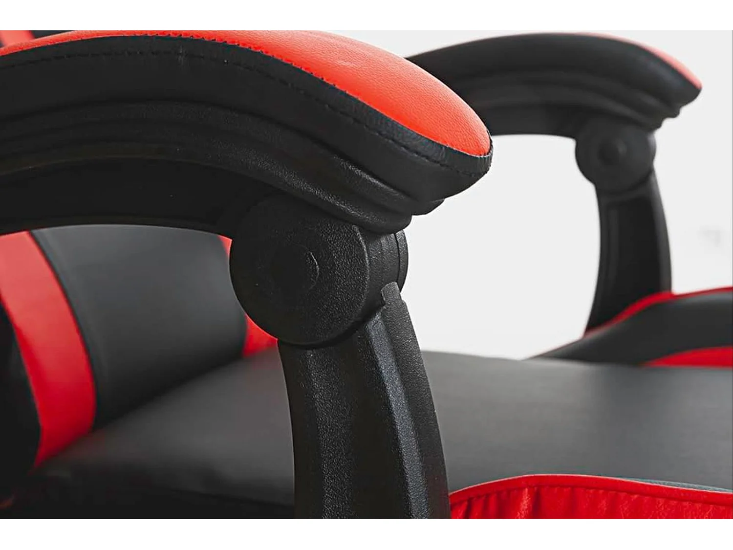 Cadeira gamer moderna Koe vermelha/preta com almofada lombar e apoios de braços 64 cm