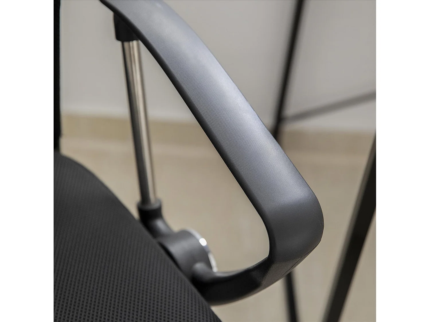 Chaise de bureau pivotante noire, design original, bureau moderne