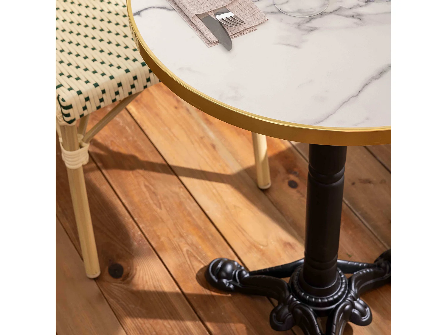 Table de terrasse 60cm inclinable marbre blanc et 2 chaises vert