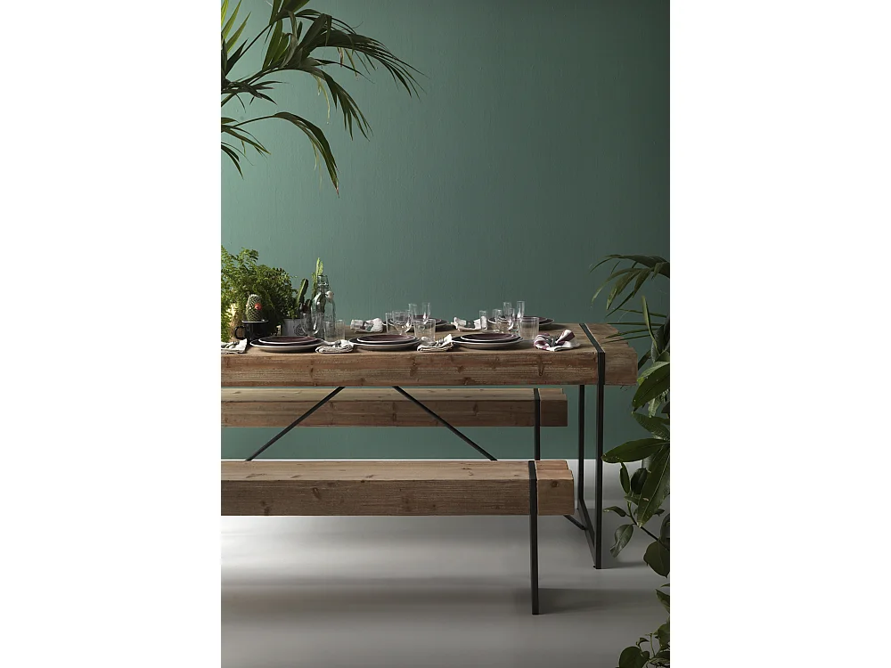 Houten bank met metalen poten