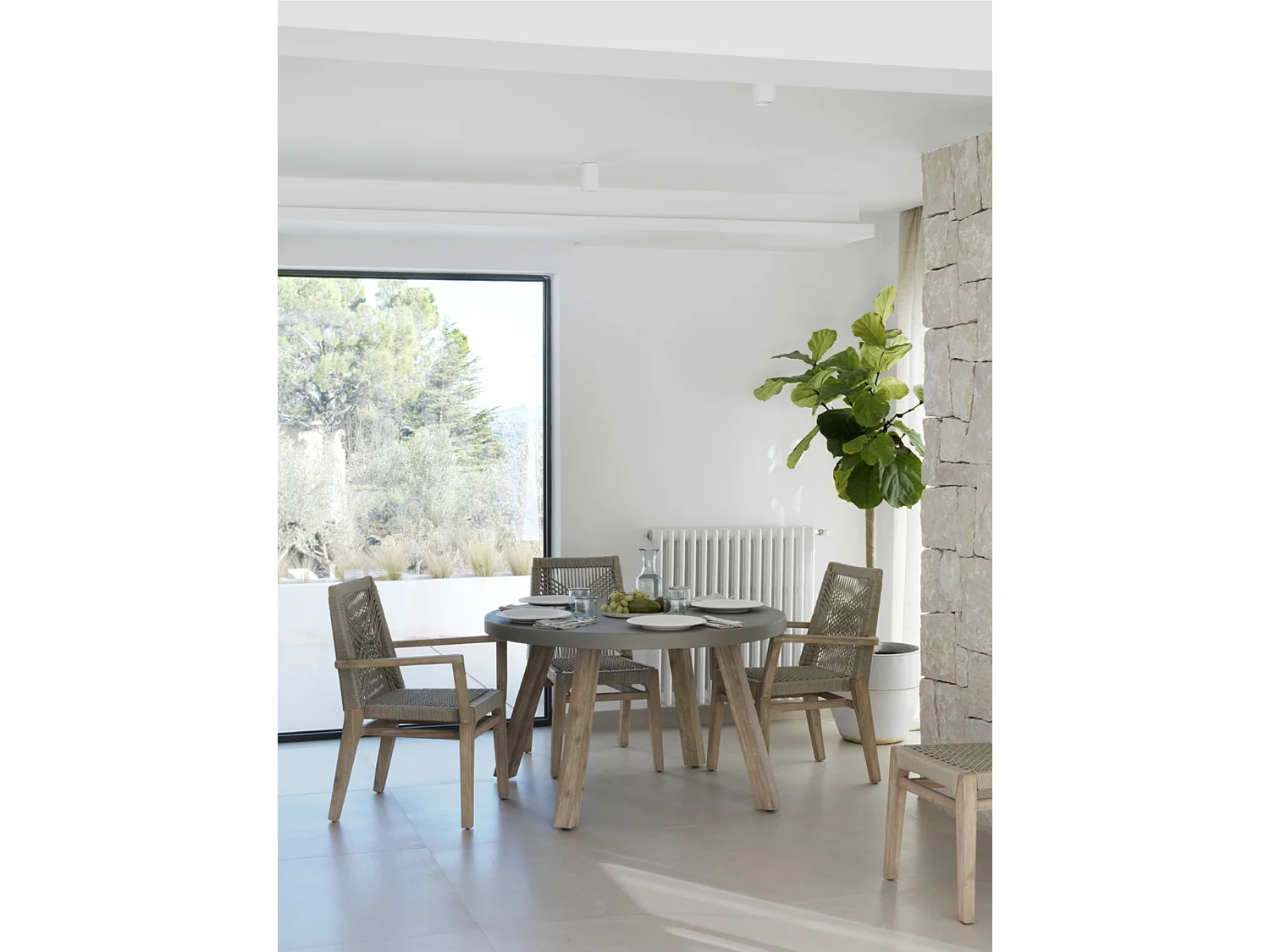 Mesa de madera de acacia tablero cemento ligero gris, diámetro 118 cm