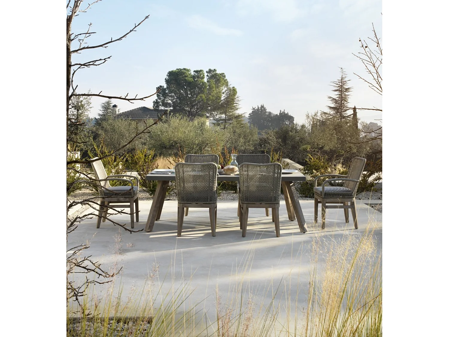 Akazienholztisch mit heller Zementplatte 200x90 cm grau