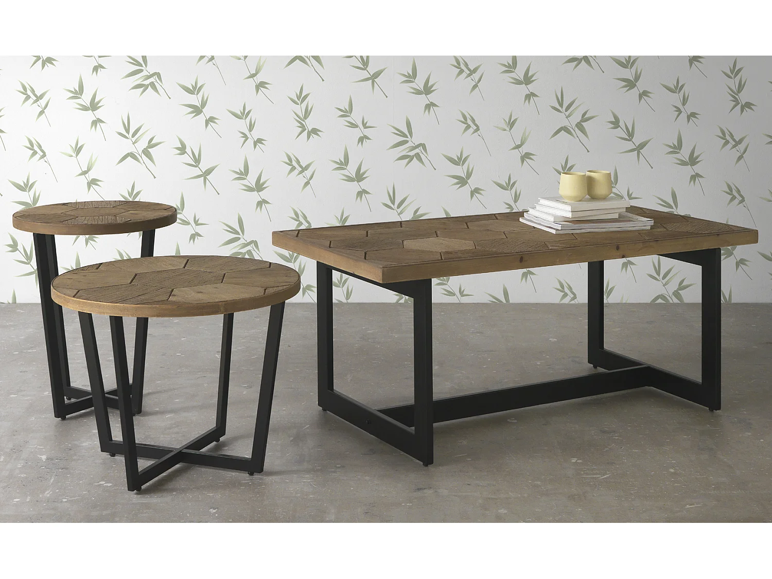 Couchtisch aus Eschenholz mit Metallbeine