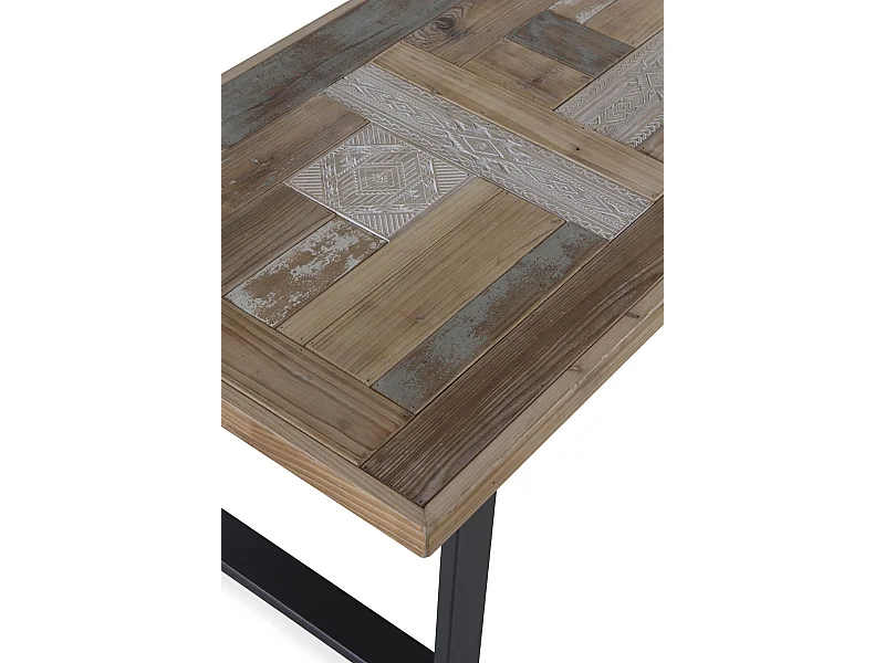 Mesa de centro em madeira com pernas em metal preto