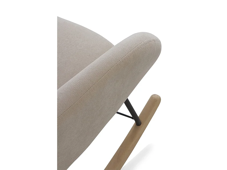 Fauteuil à bascule beige, pieds en métal et piétement luge en hêtre