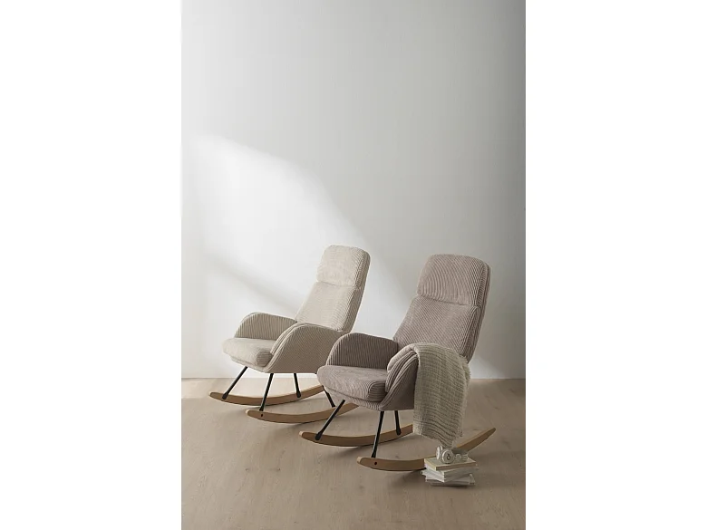 Chaise à bascule tapissée blanc, pieds en métal