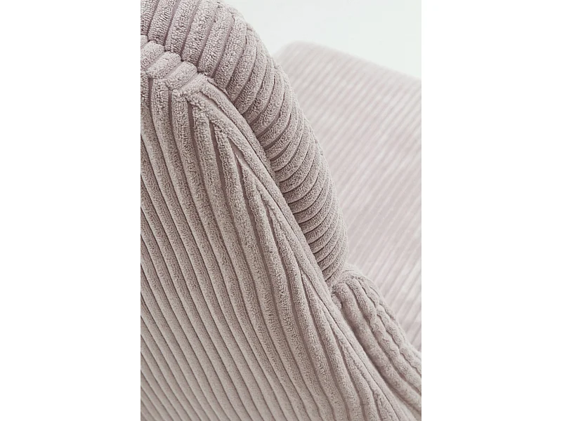 Sedia a dondolo imbottita, gambe in metallo e base a slitta in legno.