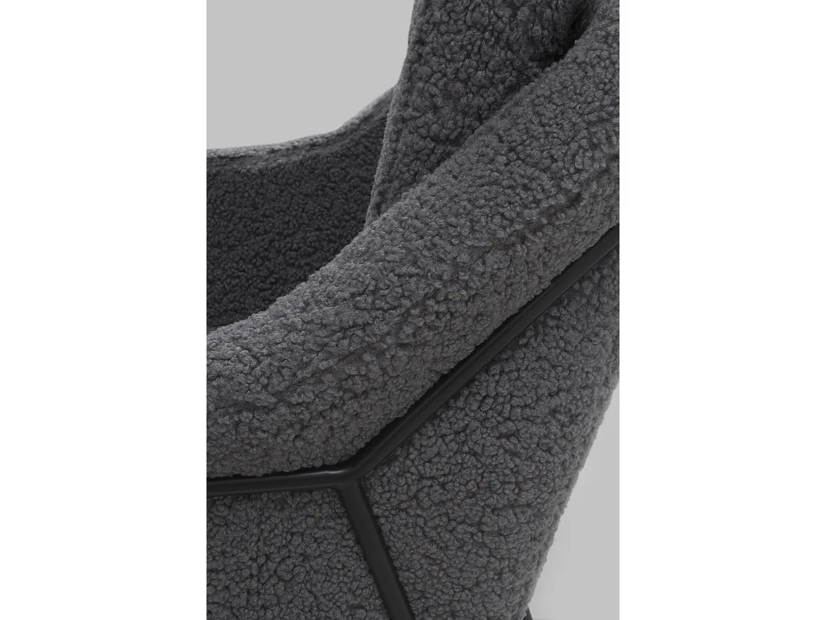 Grijze gestoffeerde fauteuil met zwarte metalen poten
