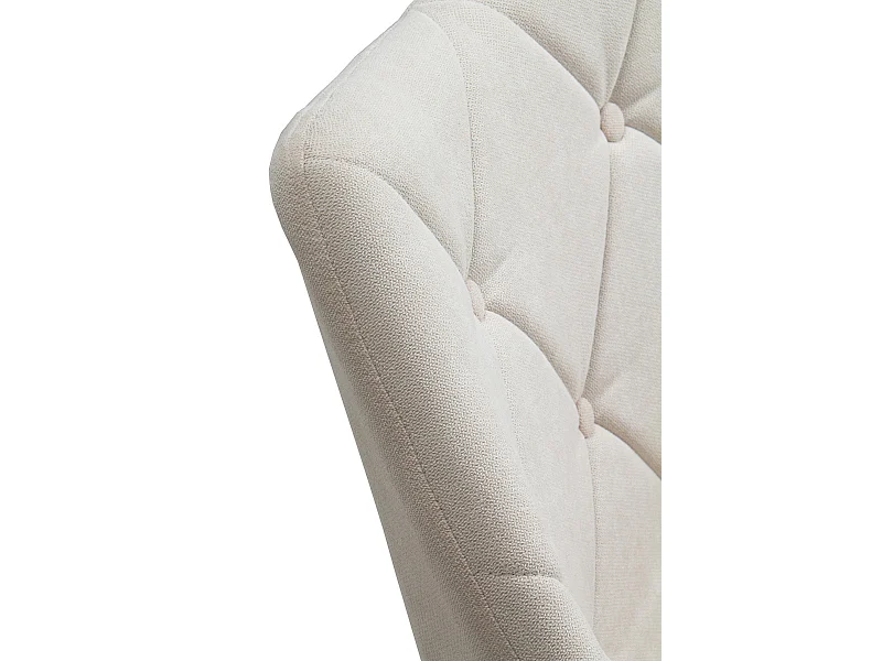 Cadeirão giratório estofado em creme com pernas metálicas