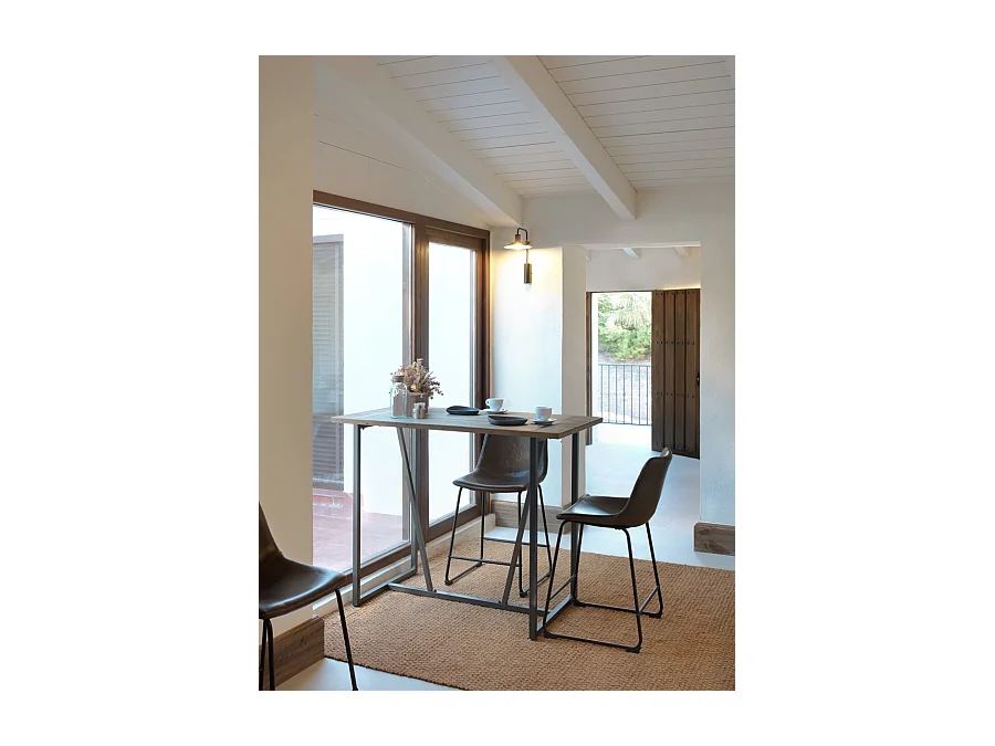 Set aus 2 gepolsterten Hockern in Braun mit schwarzen Metallbeinen