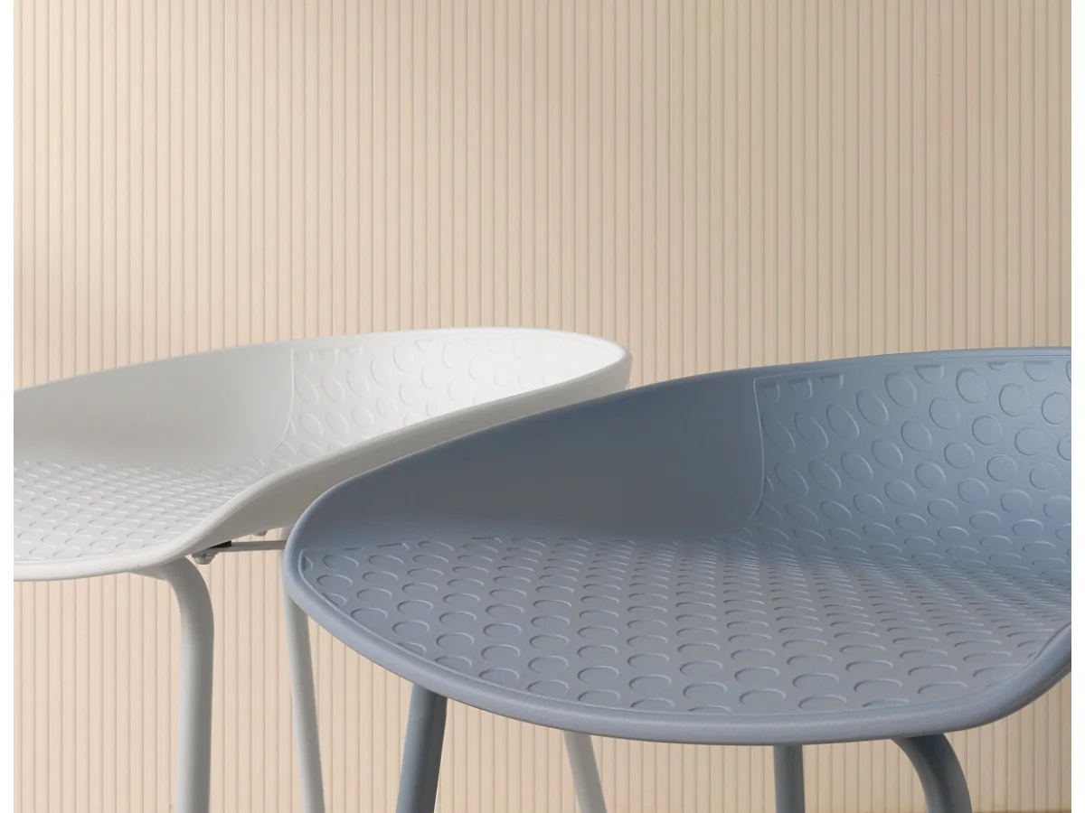 Lot de 2 tabourets en polypropylène blanc avec pieds en métal