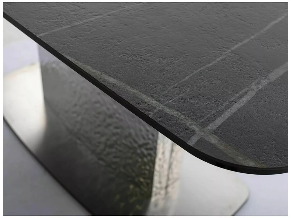 Tavolo allungabile di design in marmo nero con gamba centrale in acciaio inox Eglantine