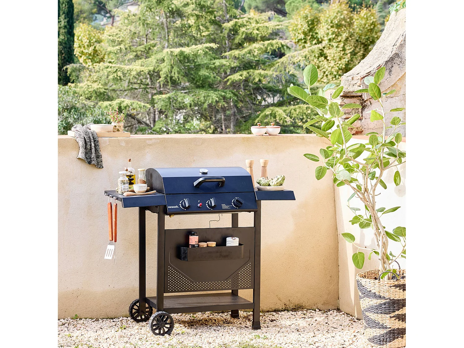 Barbecue au gaz Madeleine noir. 3 brûleurs. cuisine extérieure. L 109.5 x P 59 x H 125cm