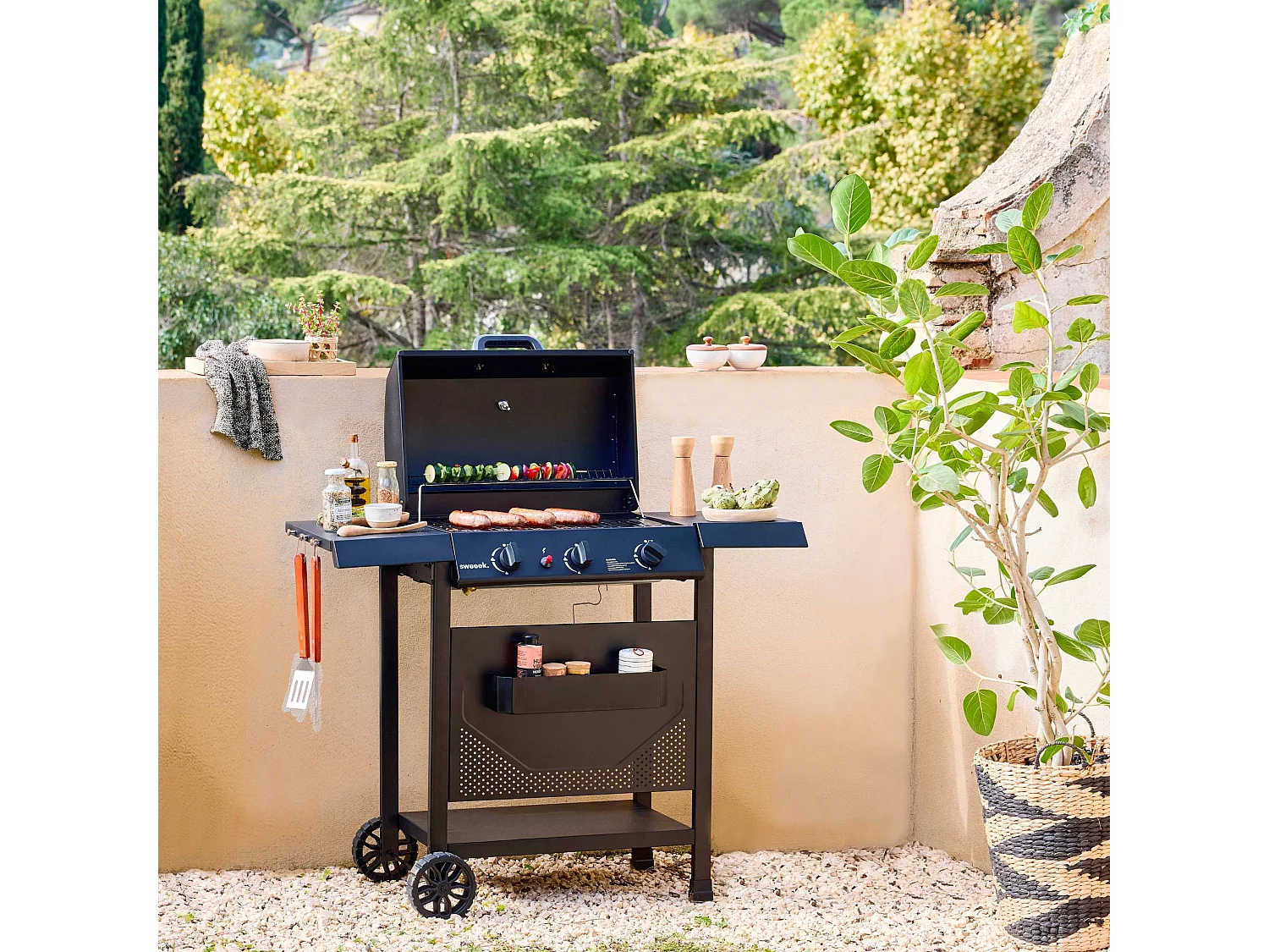 Barbecue au gaz Madeleine noir. 3 brûleurs. cuisine extérieure. L 109.5 x P 59 x H 125cm