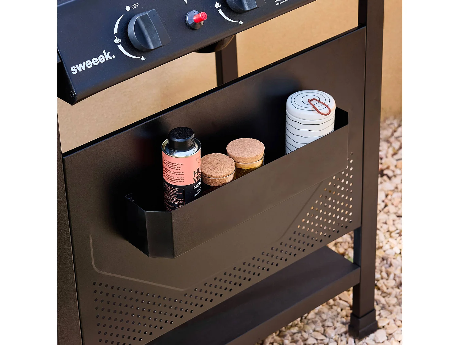 Barbecue au gaz Madeleine noir. 3 brûleurs. cuisine extérieure. L 109.5 x P 59 x H 125cm