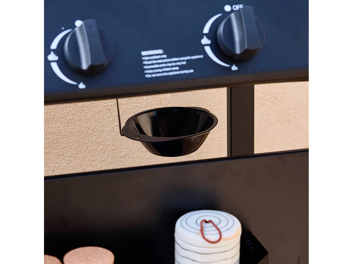 Barbecue au gaz Madeleine noir. 3 brûleurs. cuisine extérieure. L 109.5 x P 59 x H 125cm