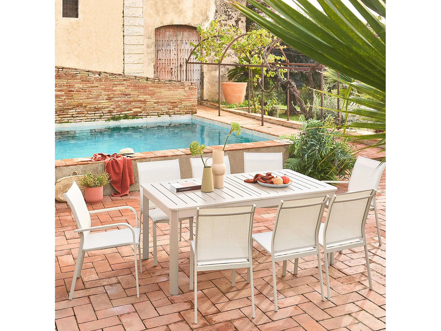 Mesa de jardín extensible de aluminio con 8 sillas beige