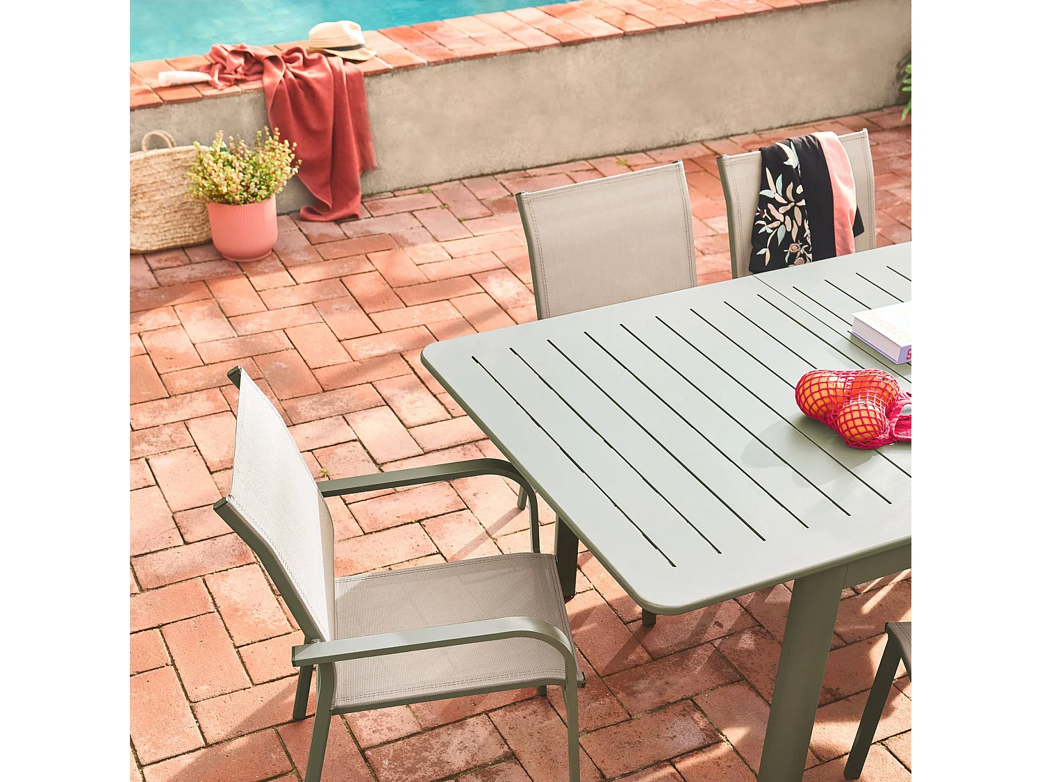 Tavolo da giardino allungabile in alluminio con 6 sedie e 2 poltrone,