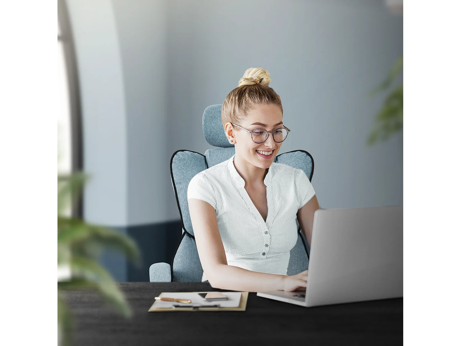 ML-Design Chaise de Bureau Ergonomique, Bleu, Réglable en Hauteur avec Dossier Haut
