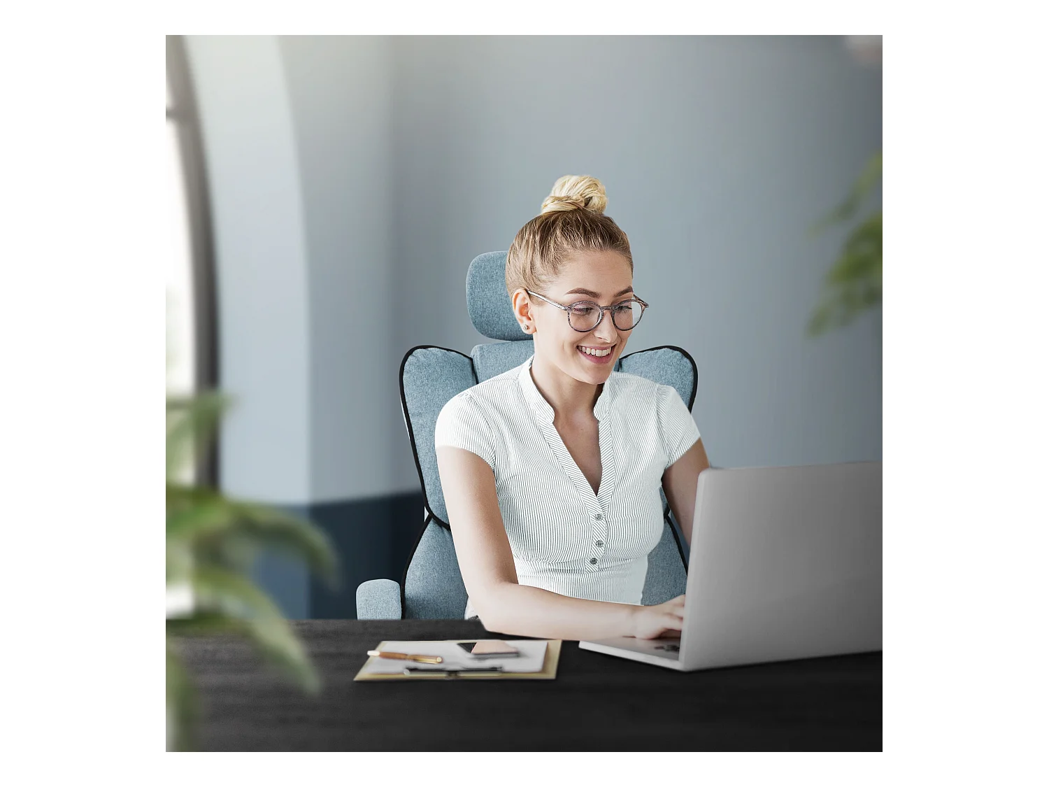 ML-Design Silla de oficina ergonómica, azul, regulable en altura con respaldo alto