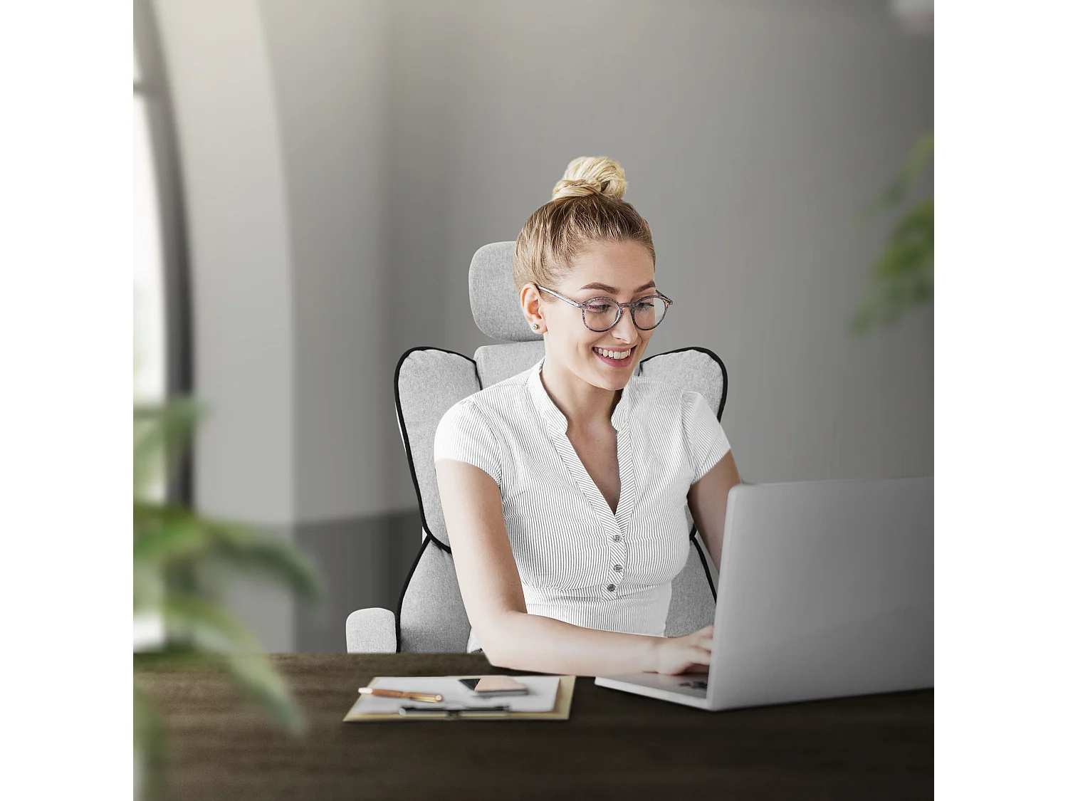 ML-Design Silla de oficina ergonómica, gris claro, regulable en altura con respaldo alto