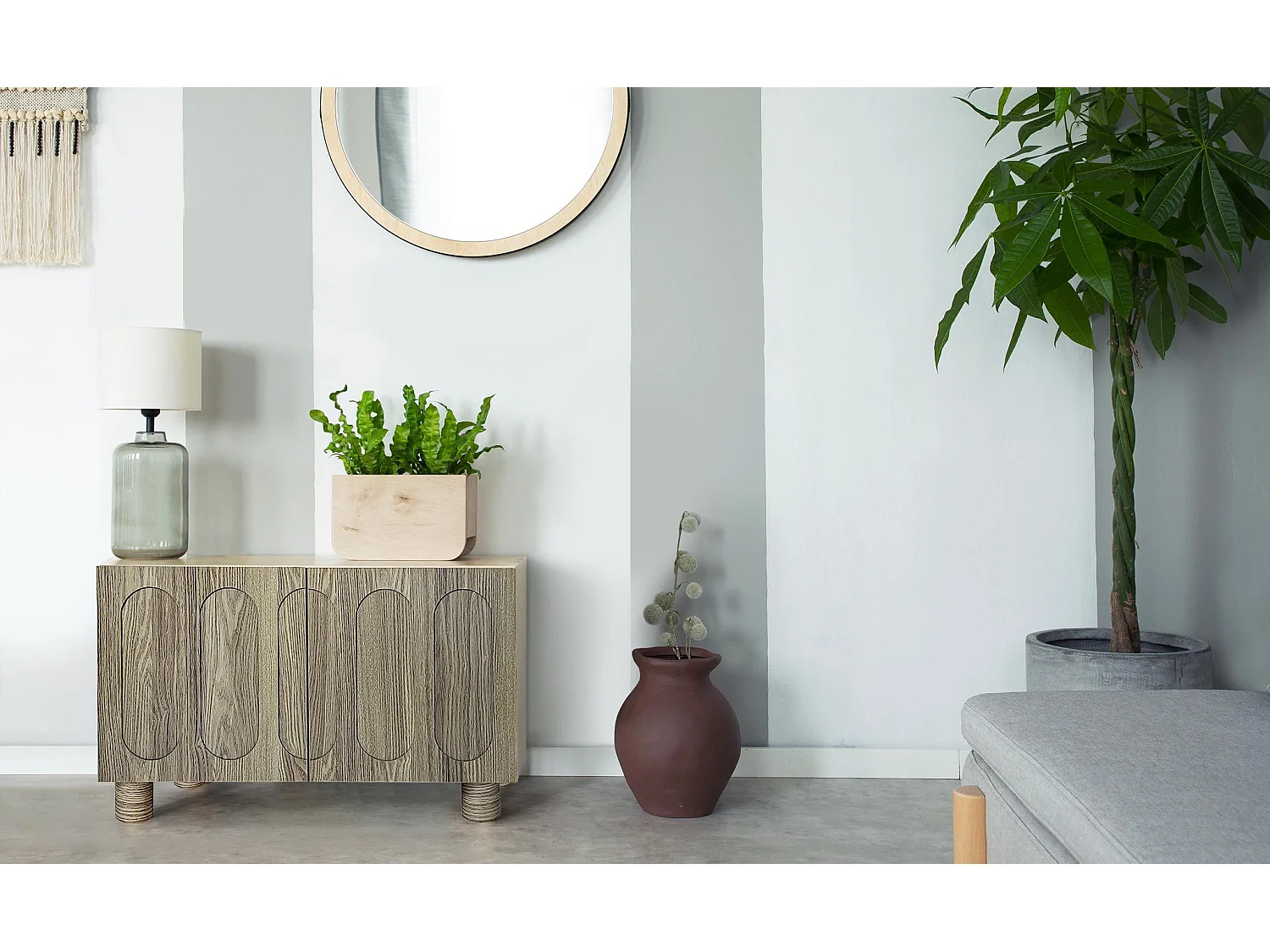 Petit buffet rétro-moderne avec portes sculptées Durand L80cm Chêne grisé