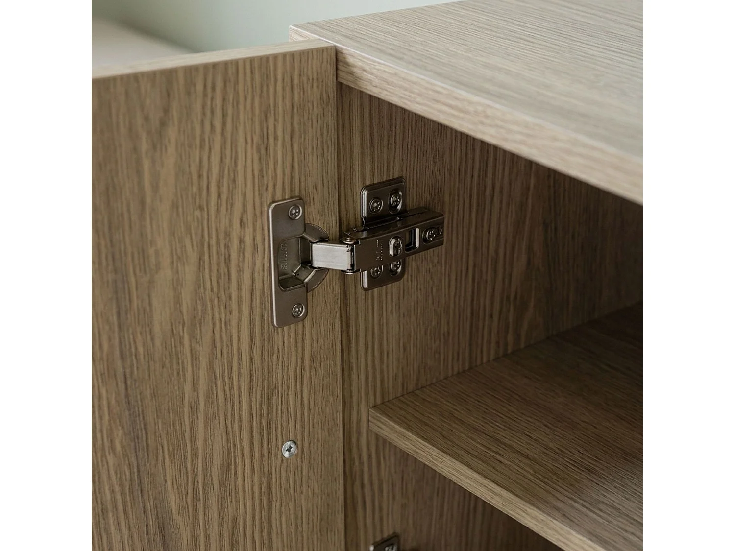 Petit buffet rétro-moderne avec portes sculptées Durand L80cm Chêne grisé