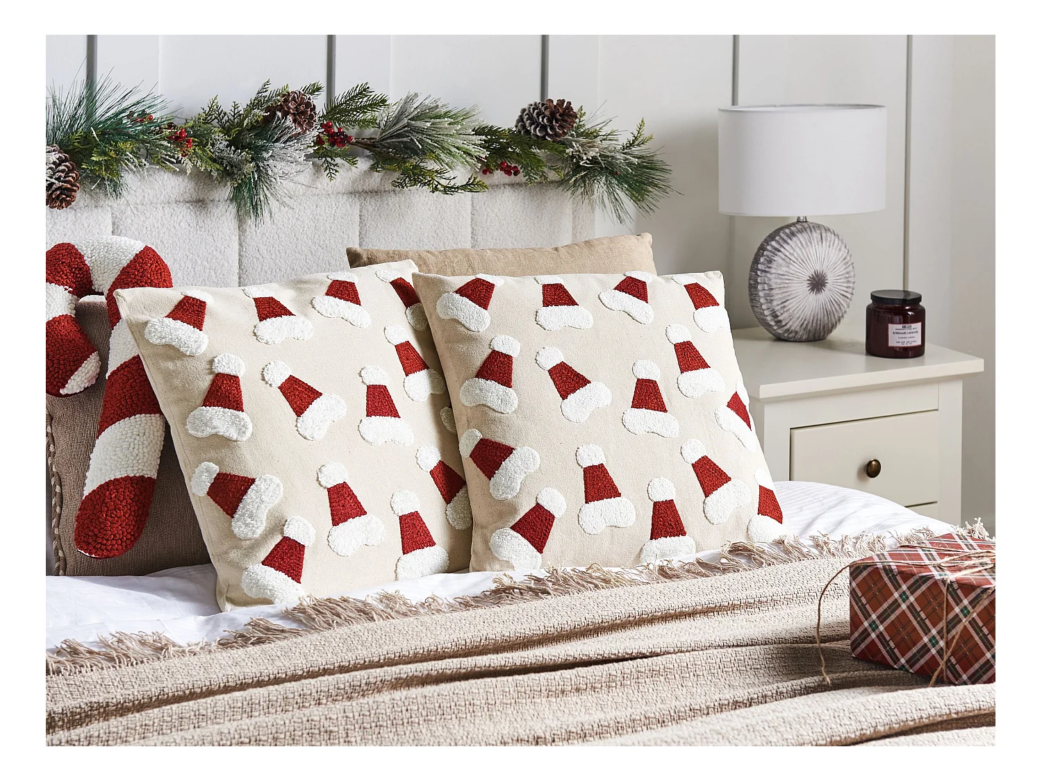 Conjunto de 2 almofadas decorativas SUGARPLUM Algodão 45 x 45 cm Creme claro Padrão natalicio