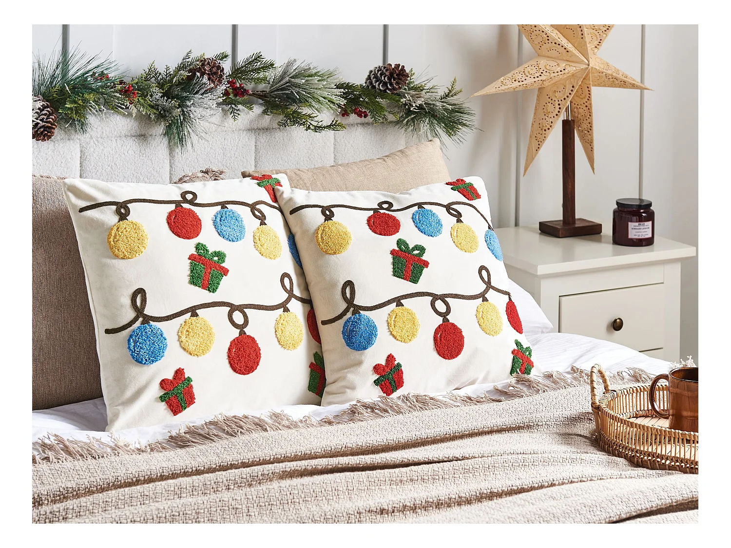 Zestaw 2 poduszek dekoracyjnych PALMIER Welur 45 x 45 cm Złamana biel Wzór świąteczny