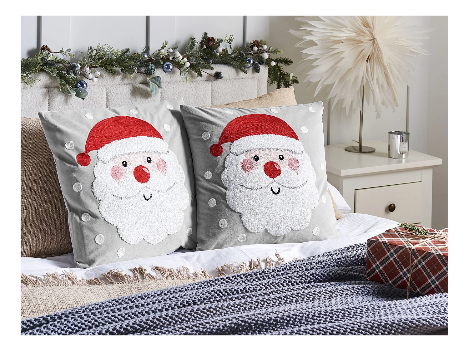 Dekokissen 2er Set Samt grau Weihnachtsmotiv Weihnachtsmann 45x45 cm Sweetener