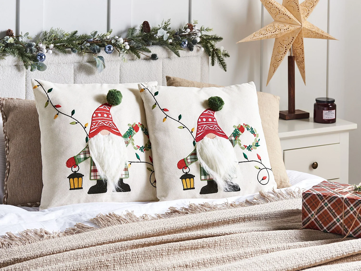 Conjunto de 2 cojines decorativos GNOME Algodón 45 x 45 cm Blanco Patrón navideño