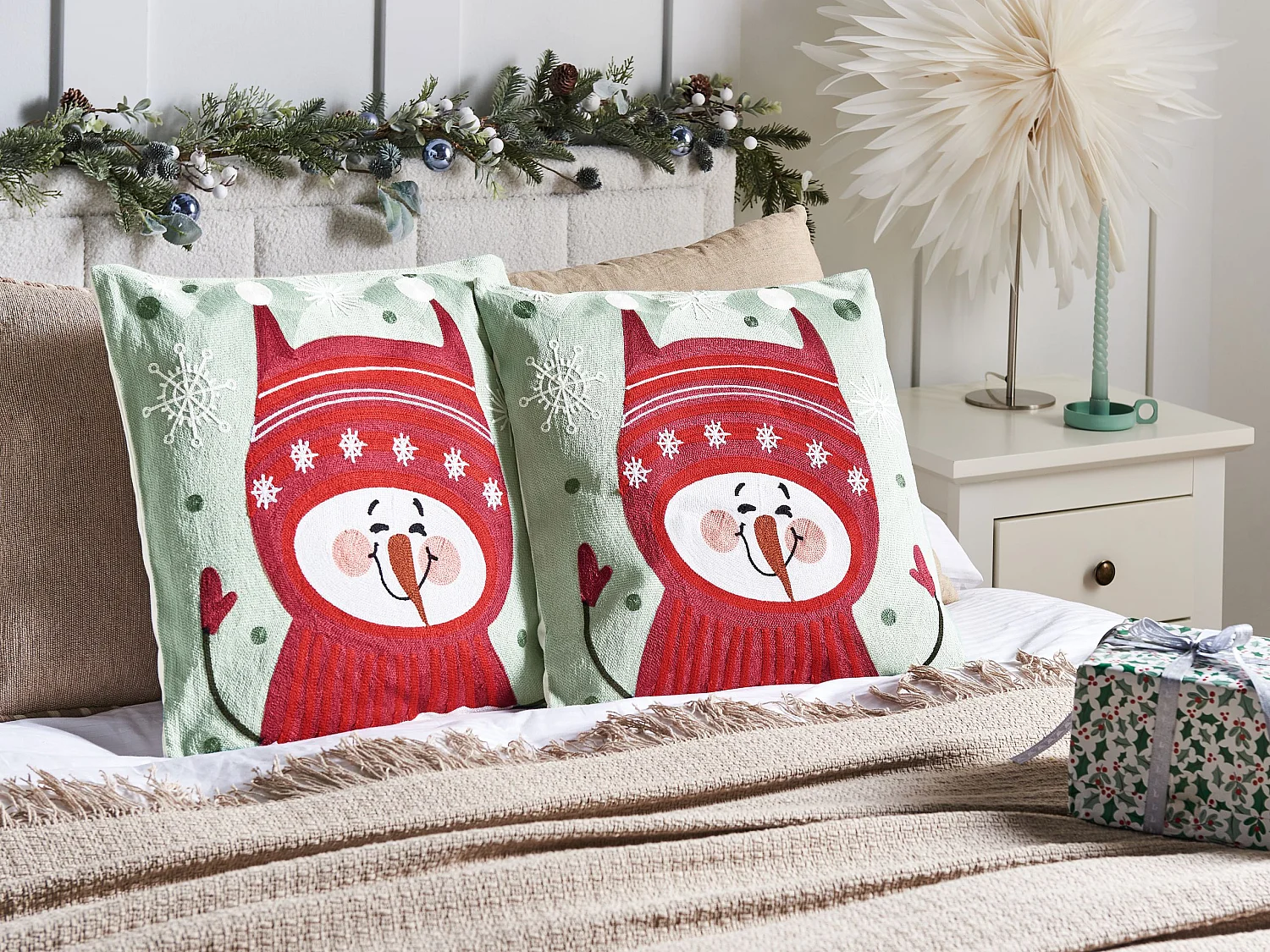 Lot de 2 coussins en coton motif de Noël 45 x 45 cm rouge et vert CUPCAKE