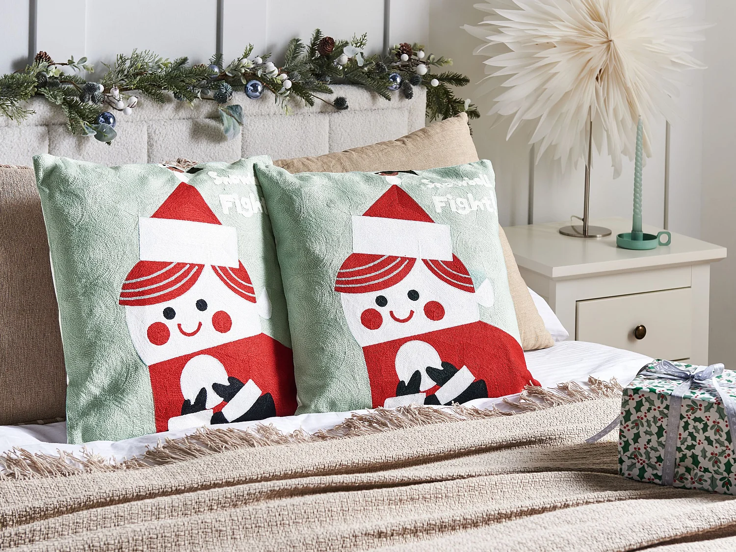 Lot de 2 coussins en coton motif de Noël 45 x 45 cm rouge et vert PUDDING