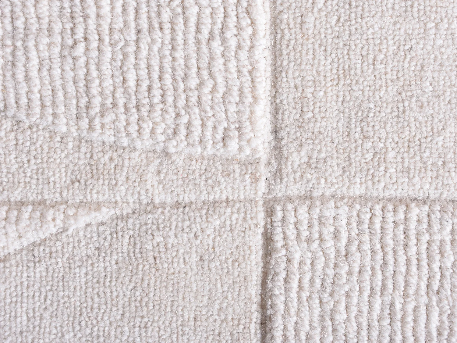 Tapis en relief 100% laine tufté main motif géométrique - 200 x 290 cm- Ivoire - MILUNA