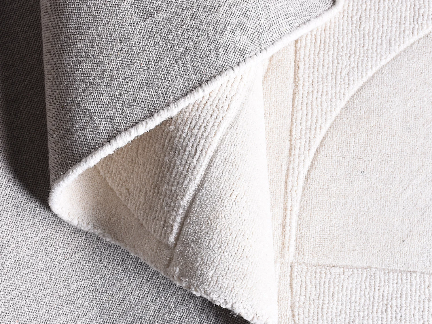 Tapis en relief 100% laine tufté main motif géométrique - 200 x 290 cm- Ivoire - MILUNA