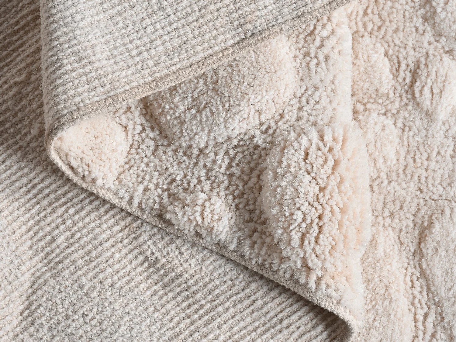 Tapis en relief 100% laine tufté main effet galet - 200 x 290 cm - Ivoire - ORABEL