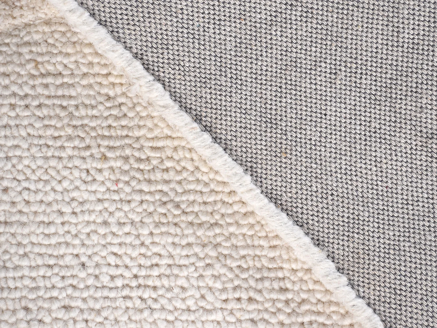 Alfombra en relieve de lana 100% hecha a mano con borde redondeado - 160 x 230 - Marfil - VELORIA