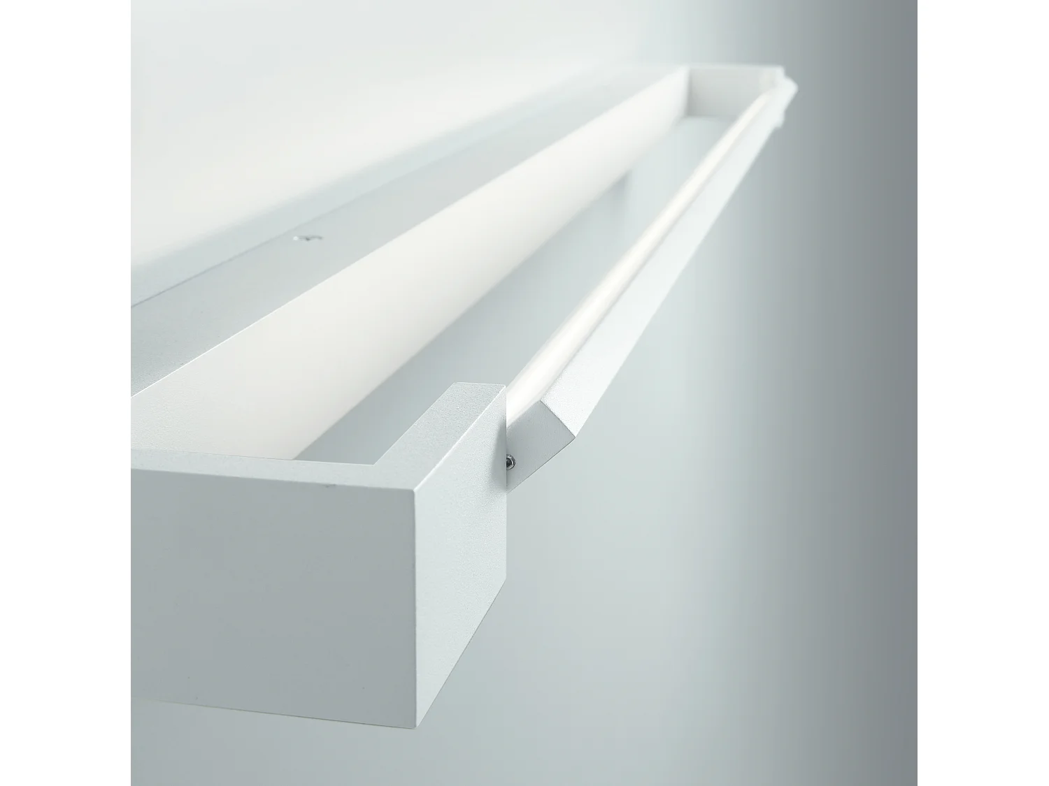 Aplique TILT estilo moderno - L.60 cm - LED SMD 18W - 2165 lm e 4K 270 graus - alumínio e preto - IP44