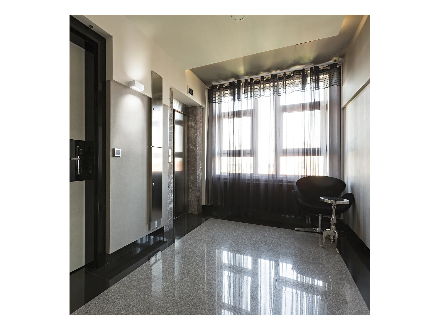 Applique murale style moderne IONA-L. 18 cm-R7s 74,9mm-60W-aluminium et noir-IP44-up&down