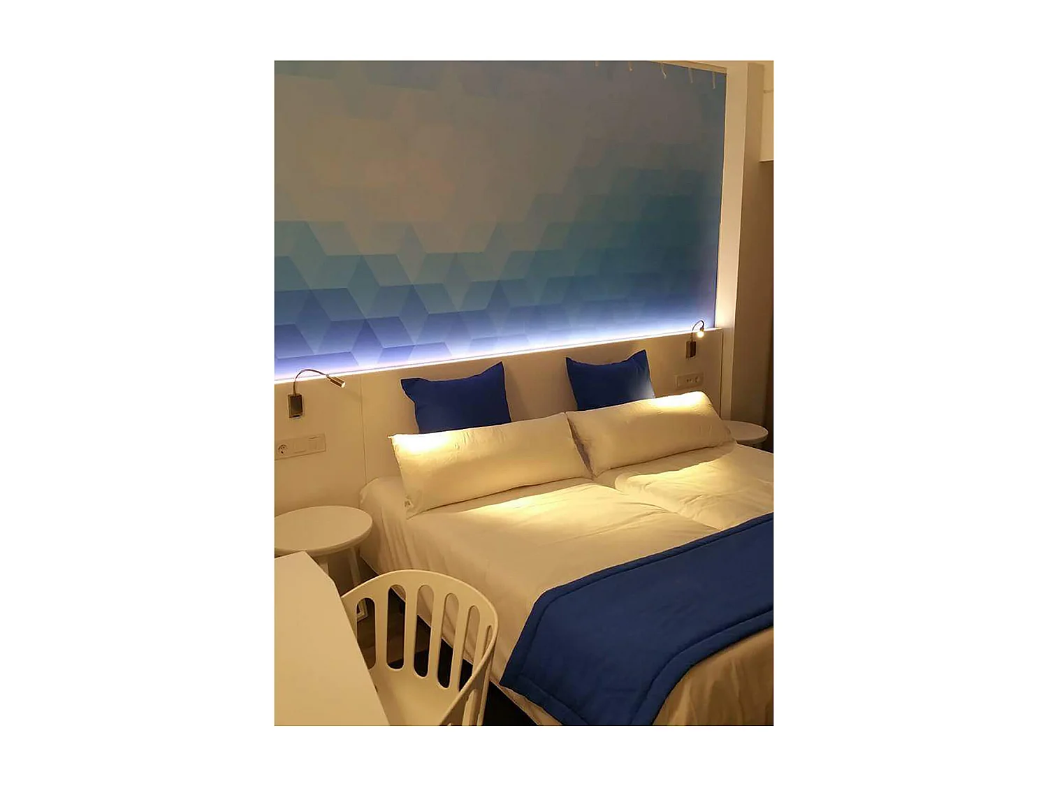 Leitor de parede LEIDEN, estilo clássico e moderno - LED SMD 3W - 240 lm e 3K - ângulo 35 - 360º graus - on&off - ip20 - aço e níquel acetinado